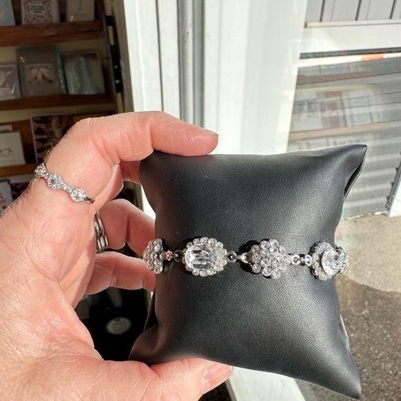Creations By Georgianni Swarovski Crystal Bracelet - Picture 4 of 10